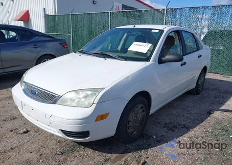 2005 Ford Focus Zx4 z USA, uszkodzony, nr VIN 1FAFP34N75W232201